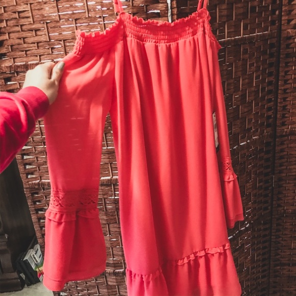 Cold shoulder Bell Sleeve Dress - Picture 3 of 5